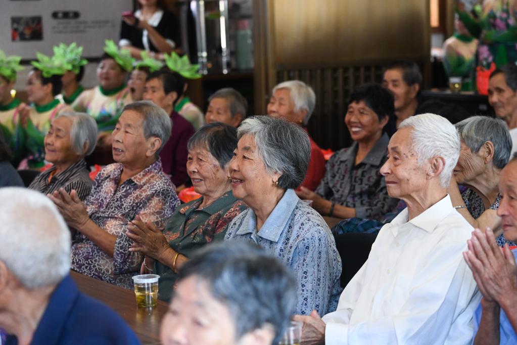 浙江臨安：黨員助老志愿服務隊 提升農(nóng)村老人幸福感