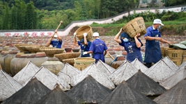 新華全媒+丨貴州赤水：“曬醋”老技藝 煥發(fā)新生機(jī)