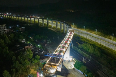 清遠磁浮旅游專線長隆特大橋跨京廣鐵路連續梁轉體成功