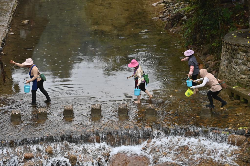 廣西融水：河長(zhǎng)護(hù)碧水