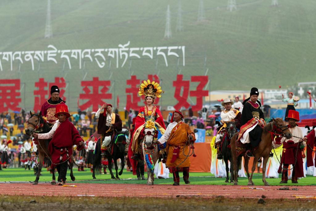 青海玉樹賽馬節活動開幕