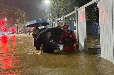 深圳普降極端特大暴雨 四項(xiàng)雨量記錄破極值