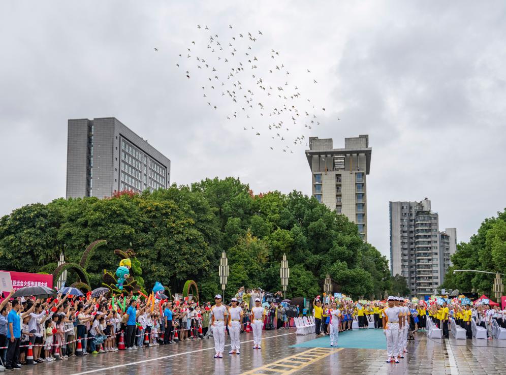 杭州亞運(yùn)會(huì)火炬在麗水傳遞