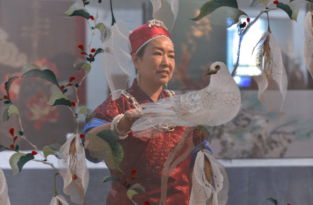 苗繡傳承人龍祿穎 巧手助力鄉村振興