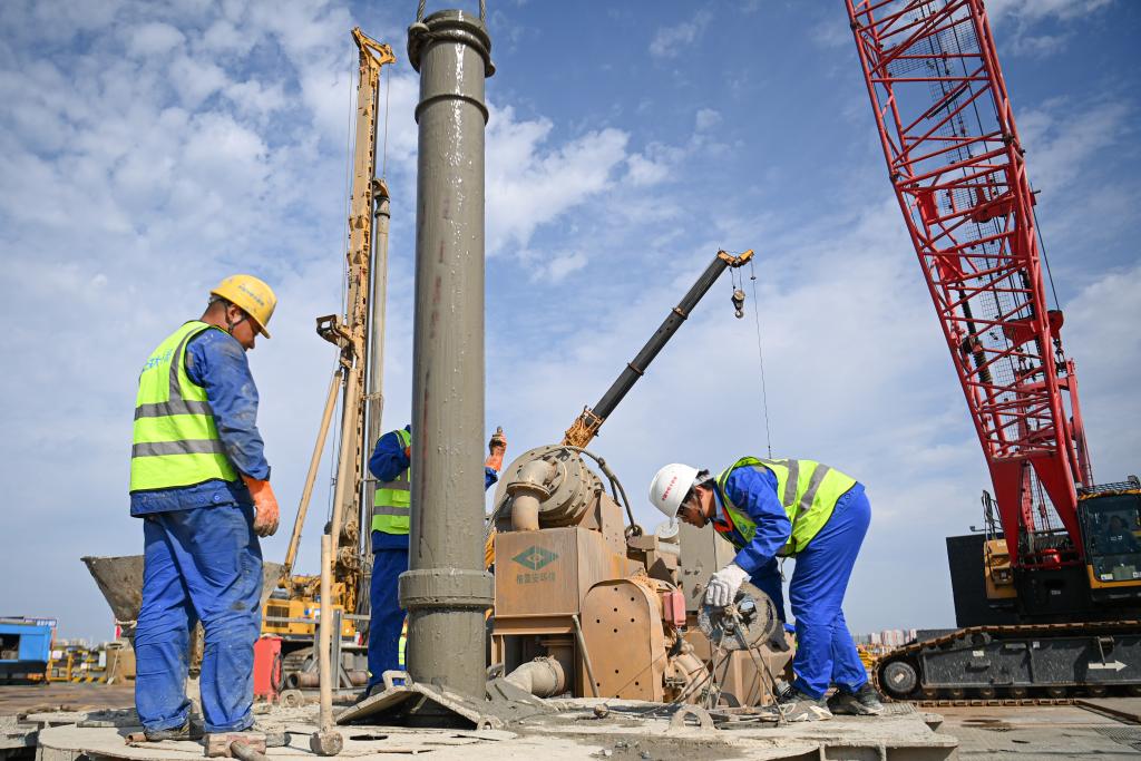 杭州灣跨海鐵路橋首個主塔墩樁基施工完成